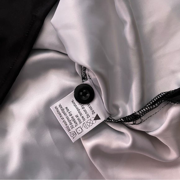 Hypland x Naruto Akatsuki Button Shirt (tagged 3XL, fits XL, see measurements) - Picture 3 of 6